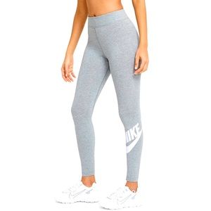 Nike Sportswear Essential
Women's High-Waisted Logo Leggings
